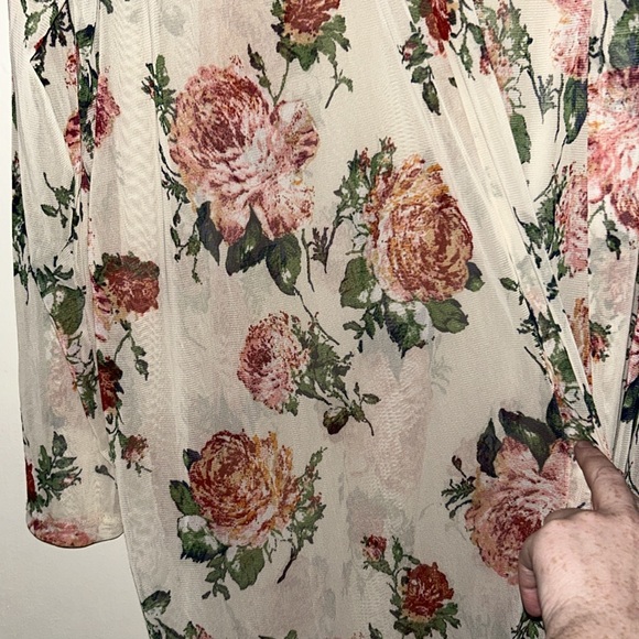 Sheer rose print duster - Picture 3 of 5